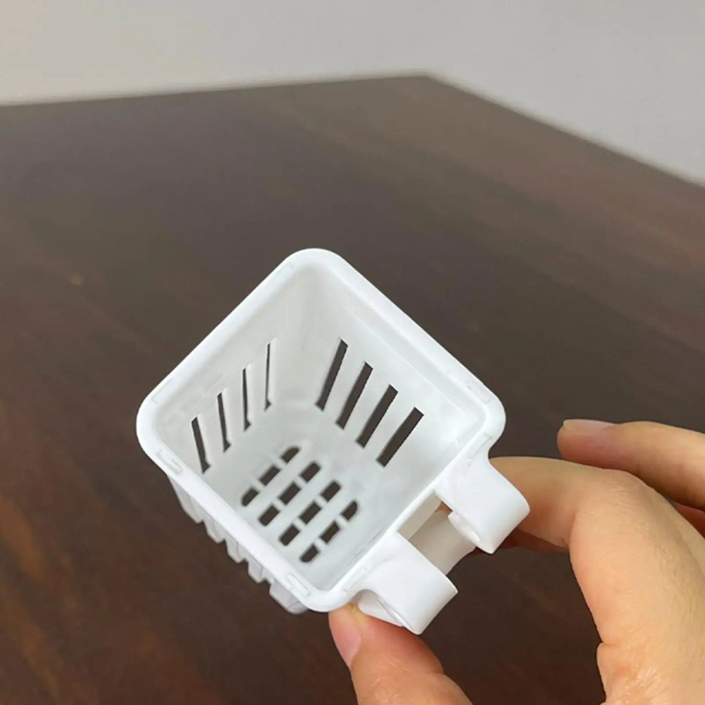 Aquarium Plant Holder – Hanging Fish Tank Planter Cup