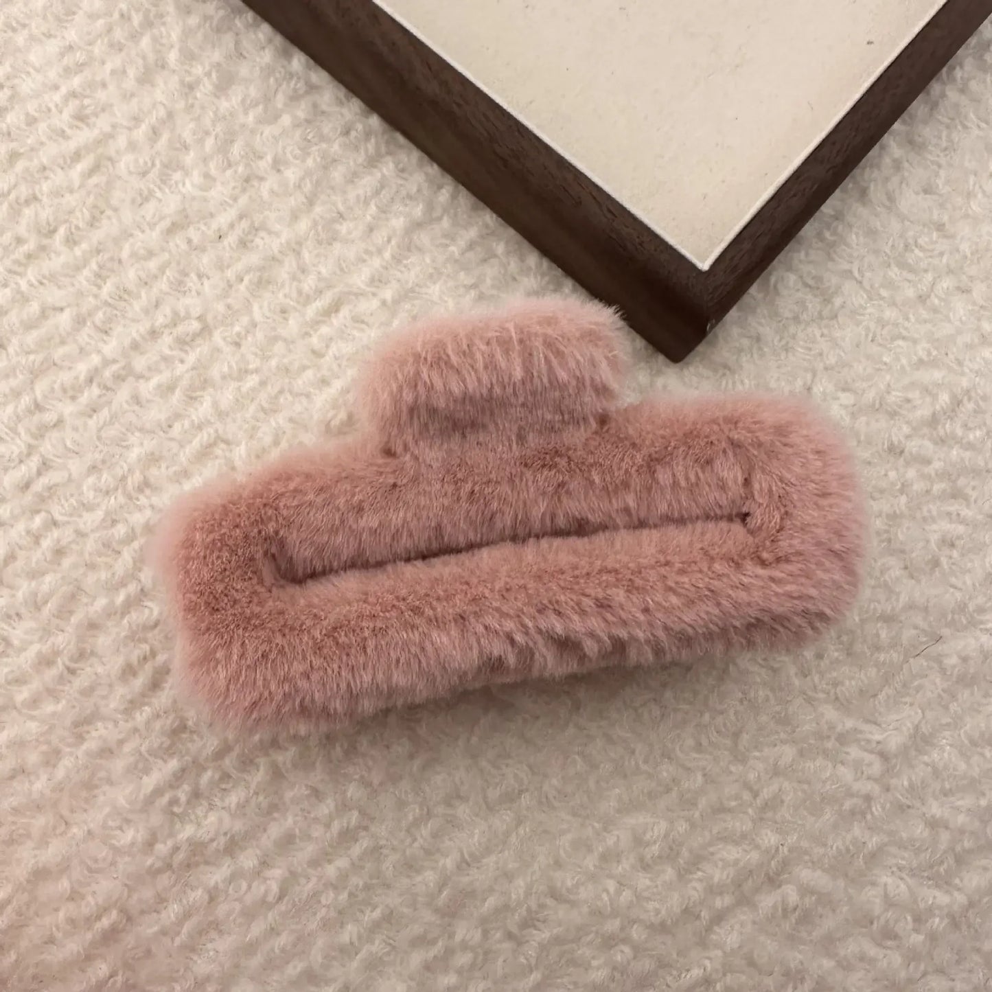 Fashion Plush Scratch Clip with High End Feel Large Autumn and Winter Hair Clip Shark Hair Clips Headband Cute Furry Hair Clips Peaceful Pleasures Health and Wellness pink 13cm
