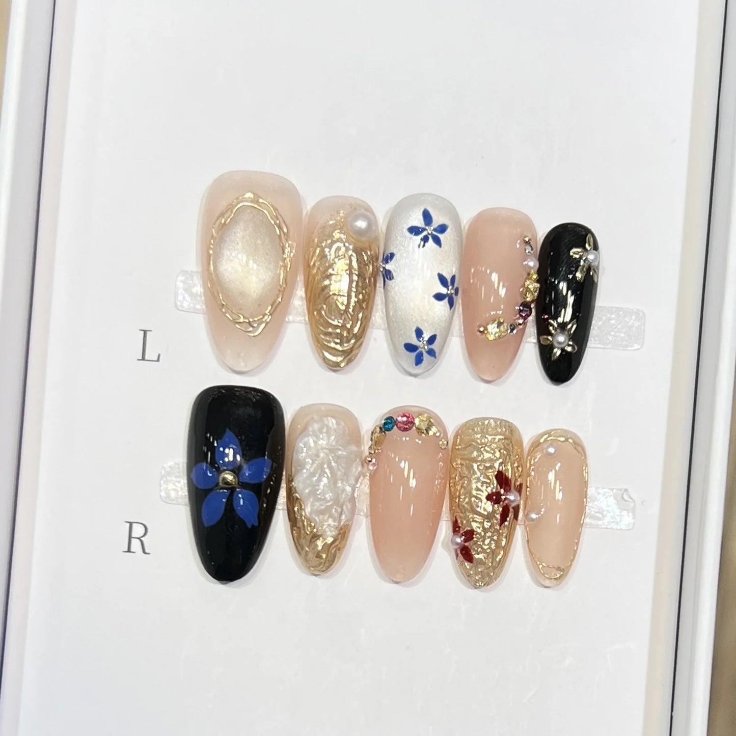 Press On Nails Gold Pearl Flower | Short Round Fake Nails 10pc