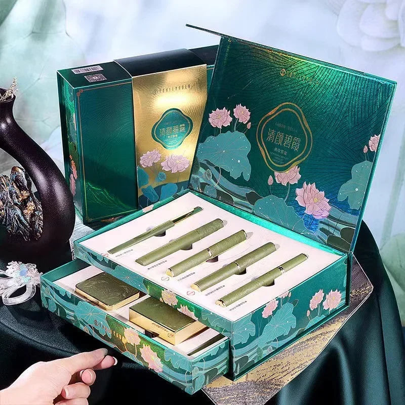 Christmas 11-Piece Makeup Gift Set – BB Cream, Lipstick & More