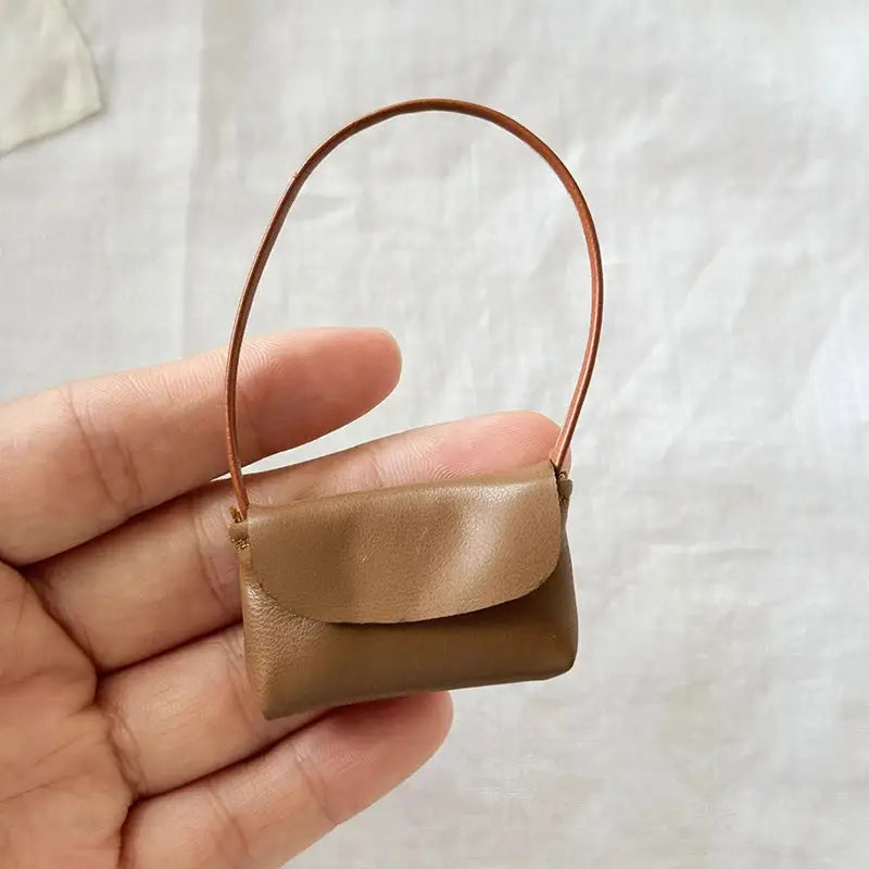 1Pcs Doll Handbag Leather Bag PU Leather Purse Lady Accessories 15-17cm Doll Decoration Pretend Play Toy Peaceful Pleasures Health and Wellness Brown