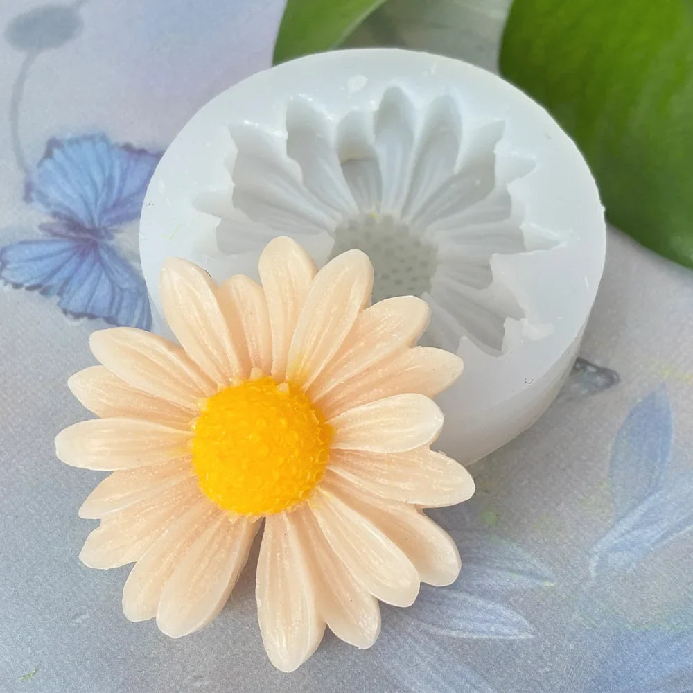 Daisy Silicone Candle Mould – DIY Aromatherapy & Craft Mold