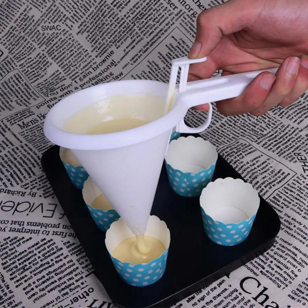 Candy & Batter Dispensing Funnel – Food-Grade Plastic Handheld Dispenser for Chocolate, Icing, Pancake Batter & Cream