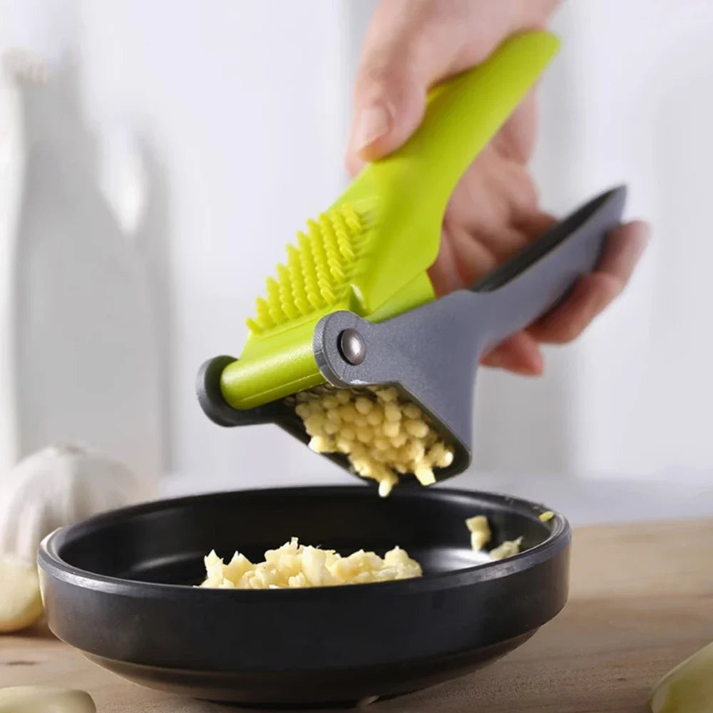 New Manual Stainless Steel Garlic Press Labor with Plastic Handle Saving Design Durable Garlic Puree Garlic Press Kitchen Gadget Peaceful Pleasures Health and Wellness