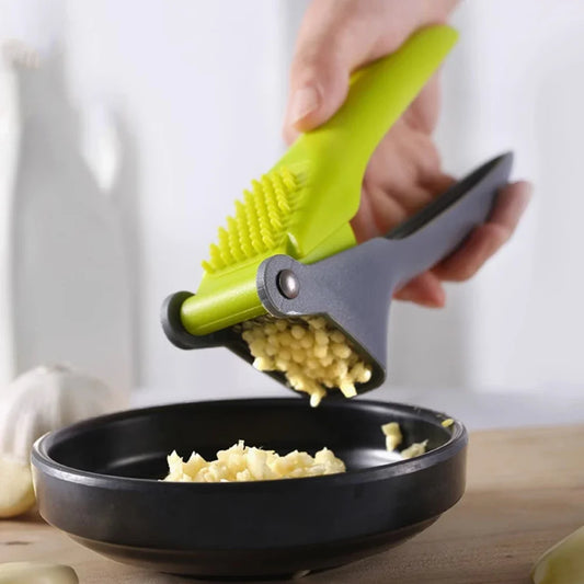 New Manual Stainless Steel Garlic Press Labor with Plastic Handle Saving Design Durable Garlic Puree Garlic Press Kitchen Gadget Peaceful Pleasures Health and Wellness
