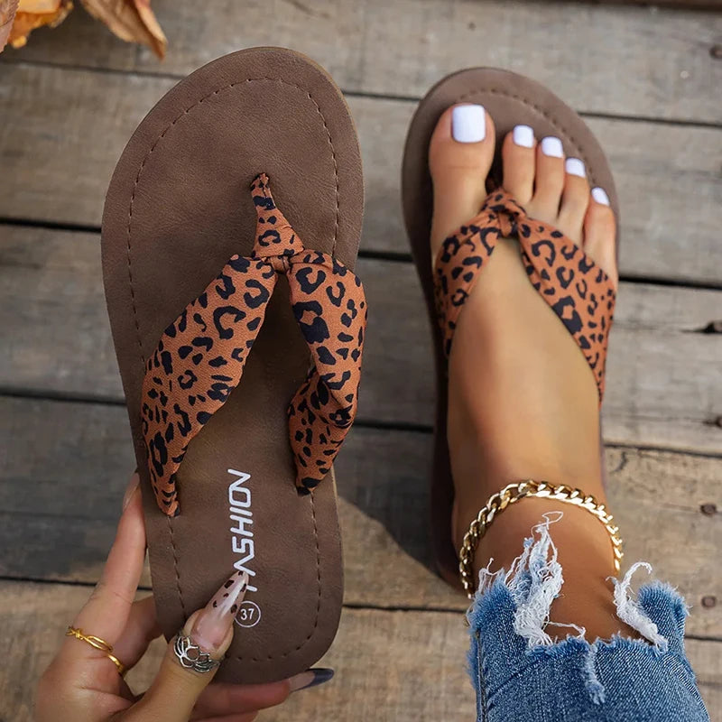 Women's Leopard Flip Flops – Lightweight Non-Slip Beach Slides