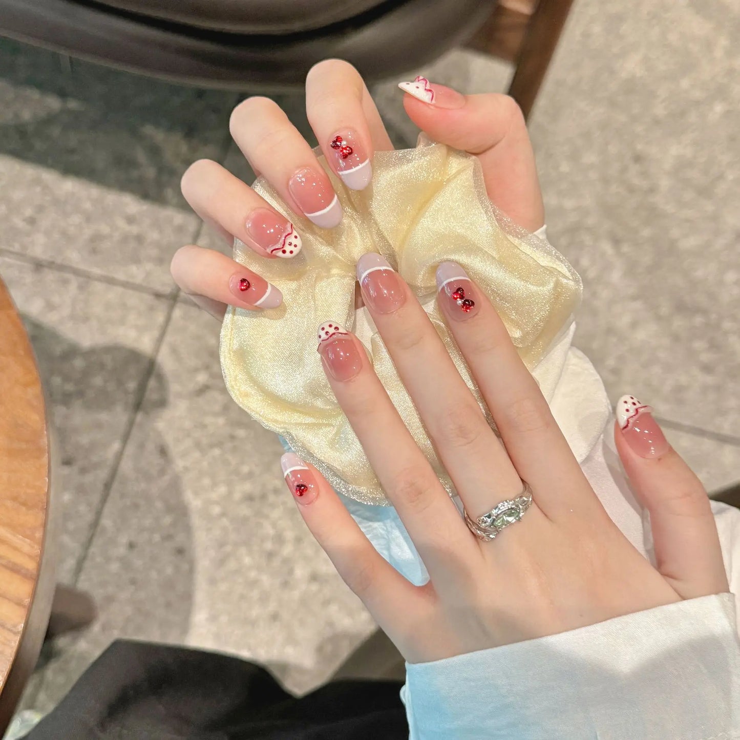 Press-On Nails Sweet Pink Red Dot Short Round False Nails Set