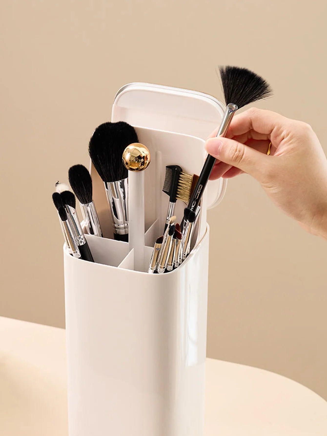 1Pcs Makeup Brush Organizer Automatic Lifting Holder Holder Dustproof Desktop Makeup Tools Lipstick Eyebrow Pen Holder Container Peaceful Pleasures Health and Wellness