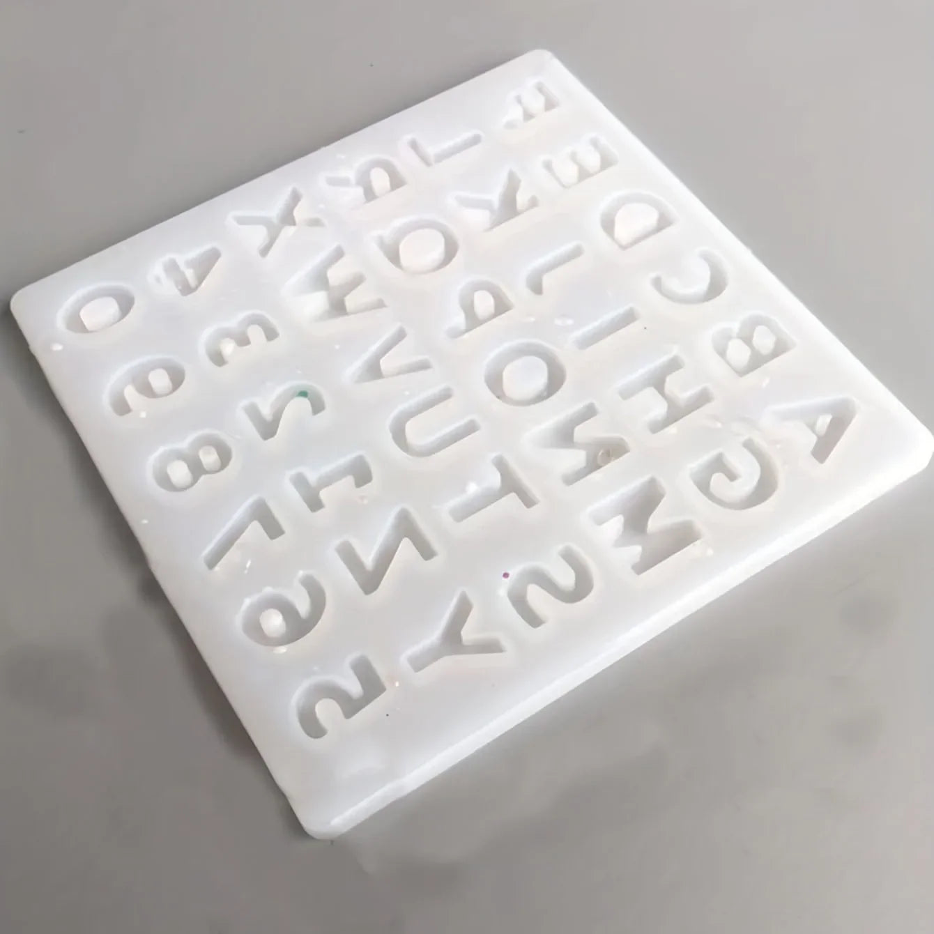 26-letter and Number Mold Mirror Surface Epoxy Silicone Mold New Personality DIY Mobile Phone Pendant Accessory Decoration Tool Peaceful Pleasures Health and Wellness