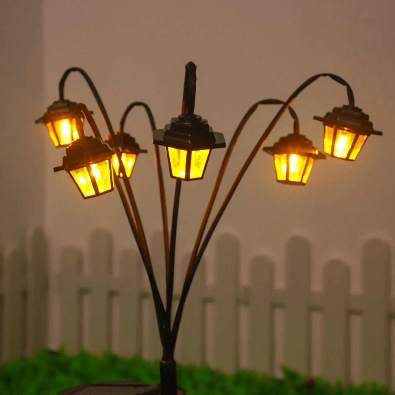 Retro Solar Lantern 6 LED Garden Light – Street Lamp Style