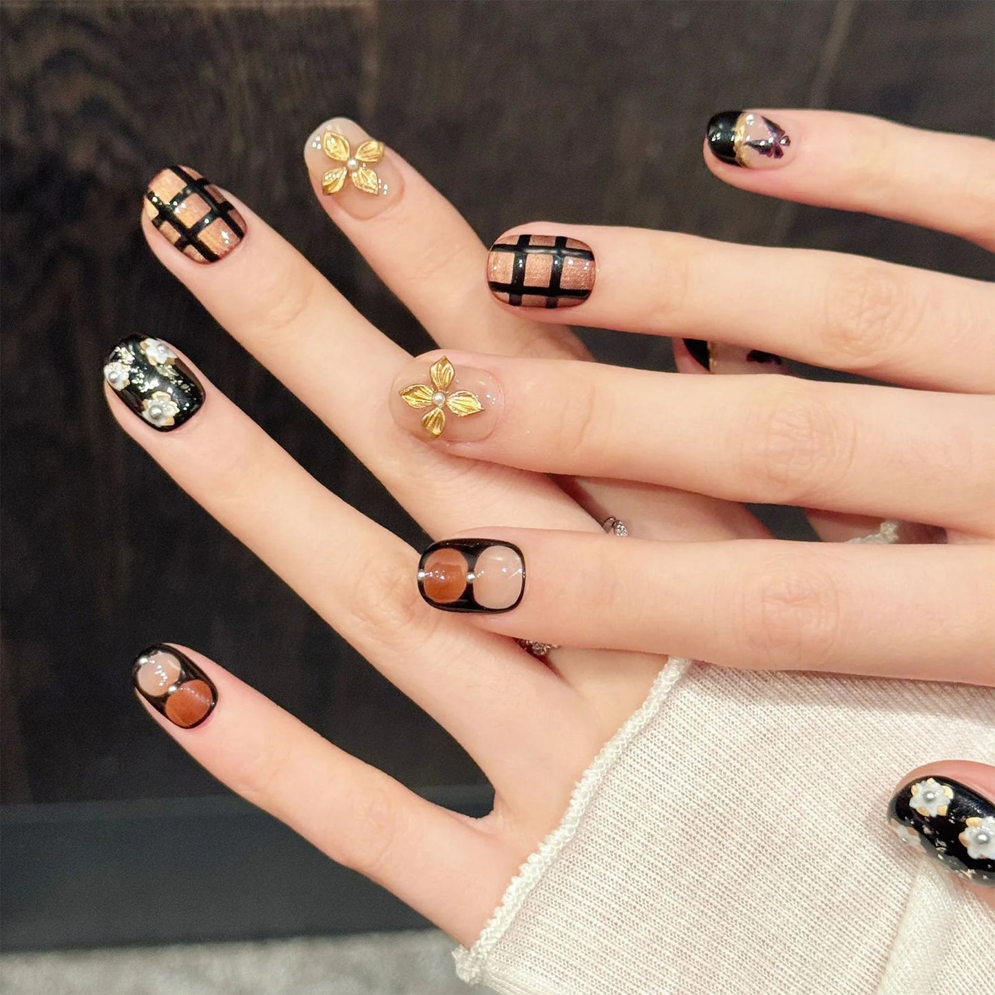 10pcs Handmade Fake Nails Short Square Round With Koi Gold Foil Gradient Design Red Gold Chinese Style Nail Art Press On Nails Peaceful Pleasures Health and Wellness