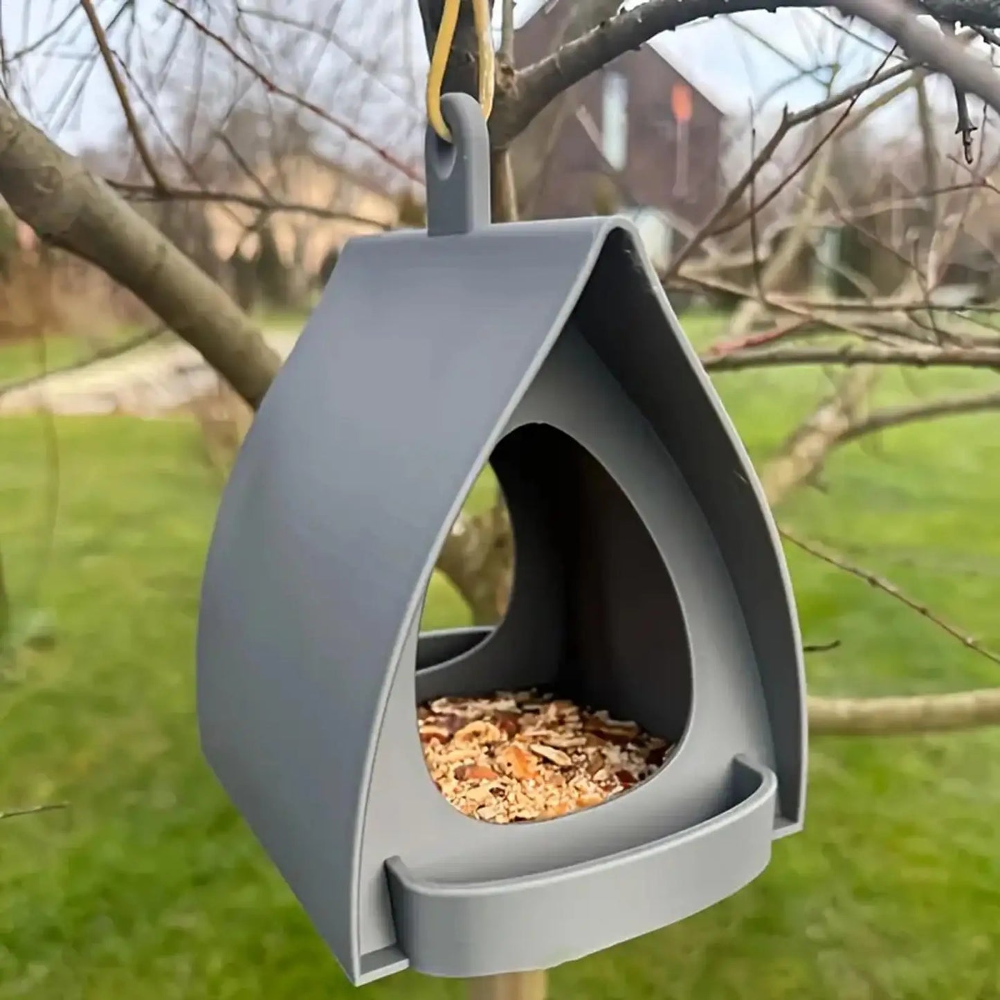 Bird Feeder Decorative Open Design Hanger Hut Shape Hangable Mounted Small Hummingbird Feeder for Outside Garden Winter Balcony Peaceful Pleasures Health and Wellness