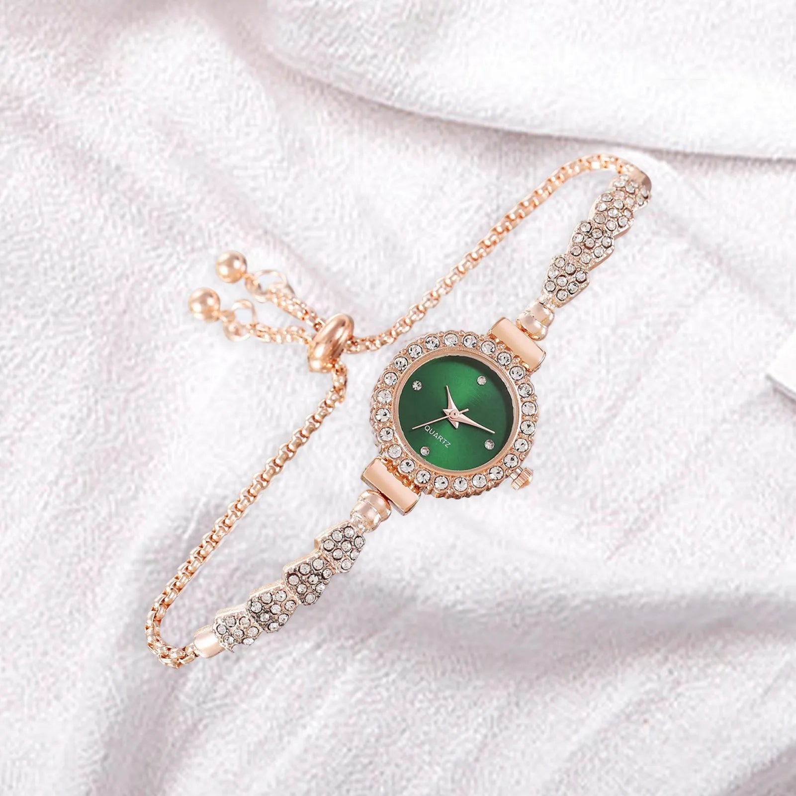 Women's Diamond Watches Bracelet Round Dial Chain Link Bracelet Analog Bangle Wrist Watch eting and Dating Office Peaceful Pleasures Health and Wellness