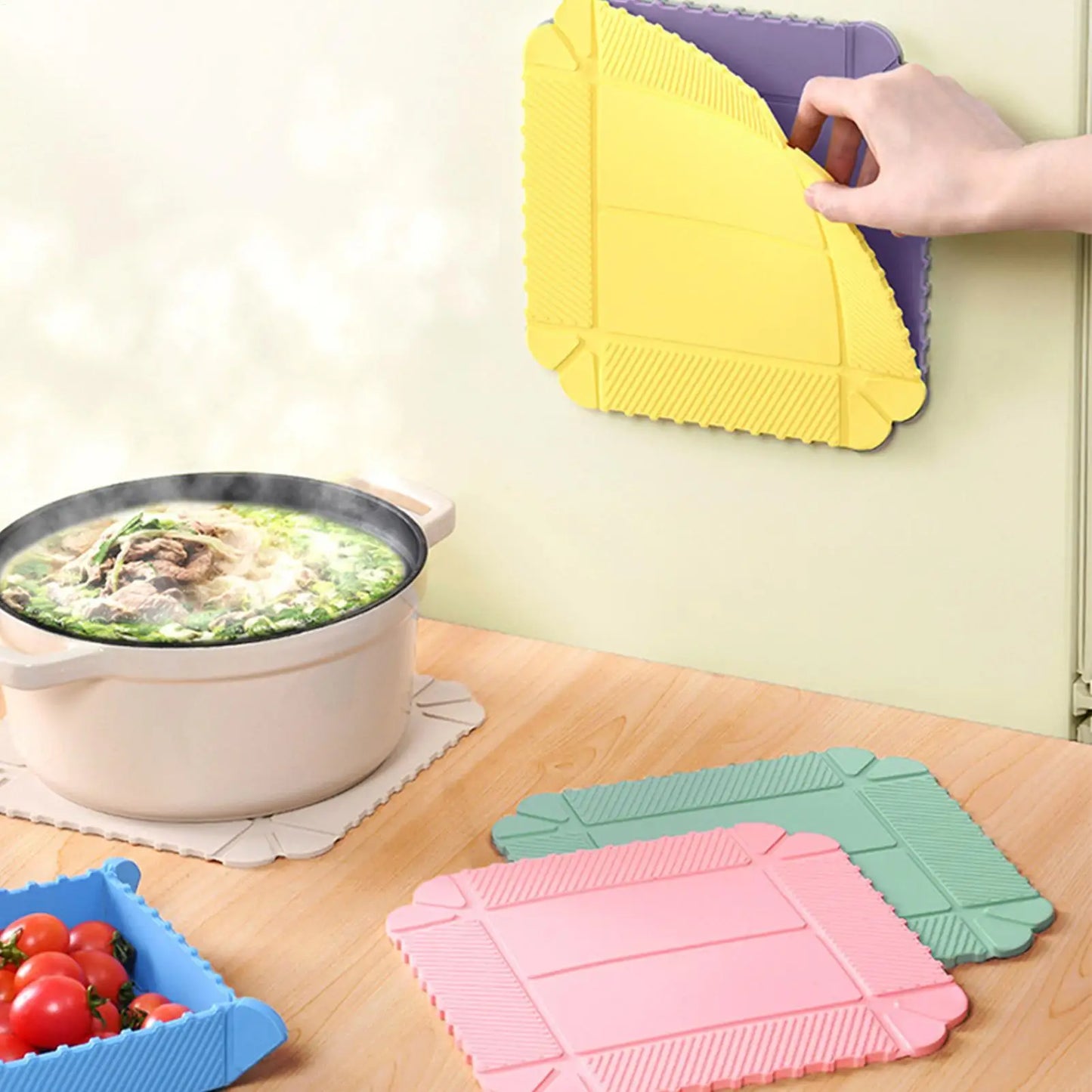 Foldable Magnetic Silicone Trivet Mat – Heat Resistant Non-Slip