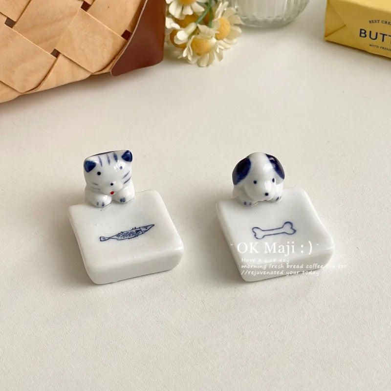 Japanese Cat Dog Chopstick Holder Bone China Chopstick Holder Blue White Hand Painted Dining Table Ornament Chopstick Holder New Peaceful Pleasures Health and Wellness