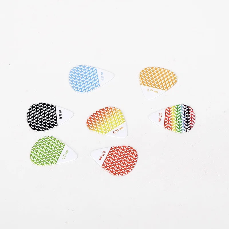 Heart Shape Guitar Picks Five Thicknesses Anti Slip Grid Design ABS