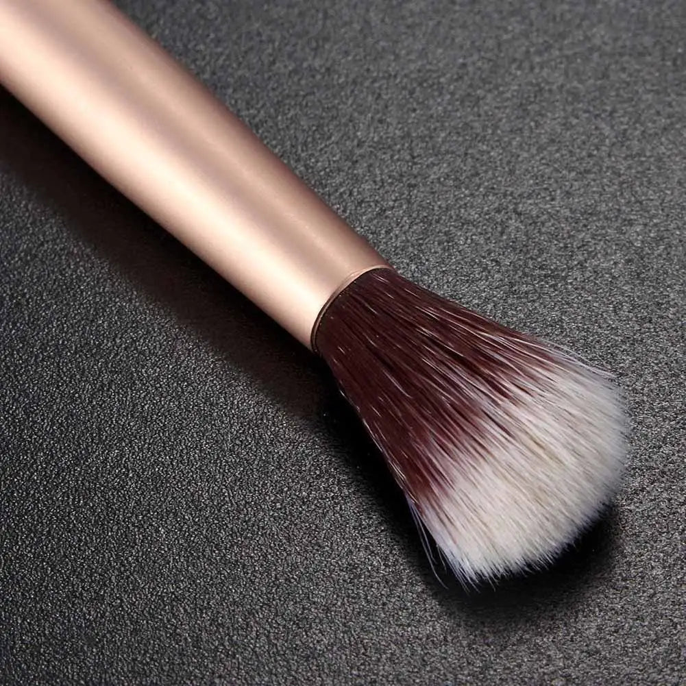 Eyeshadow Brush – Precision Blending & Contouring Makeup Tool