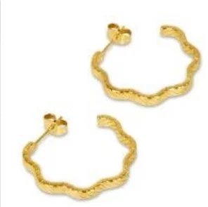 Women's Gold Hoop Earrings – 18K Stainless Steel, Waterproof