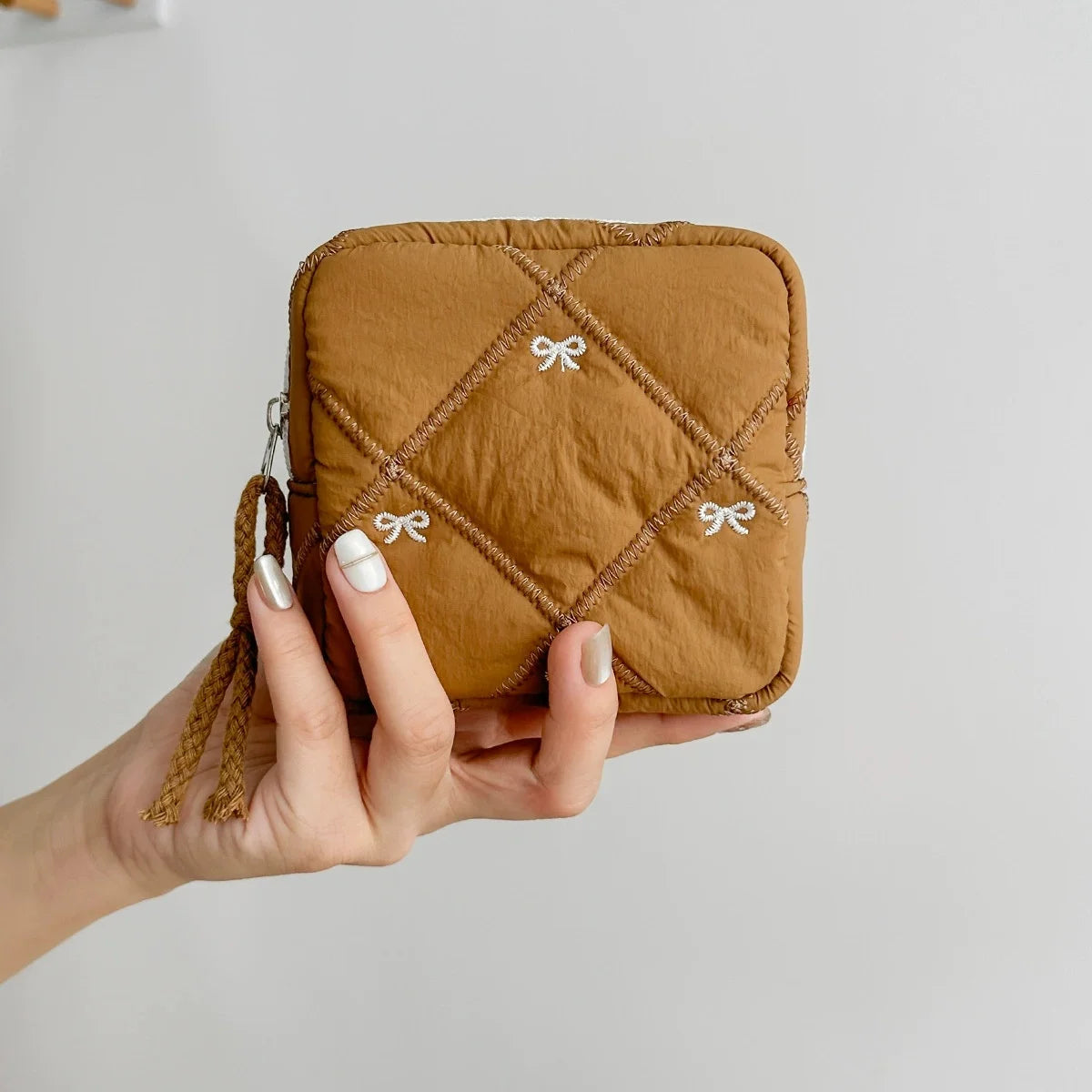 Quilted Bow Cosmetic Bag – Large Capacity Travel Toiletry Pouch