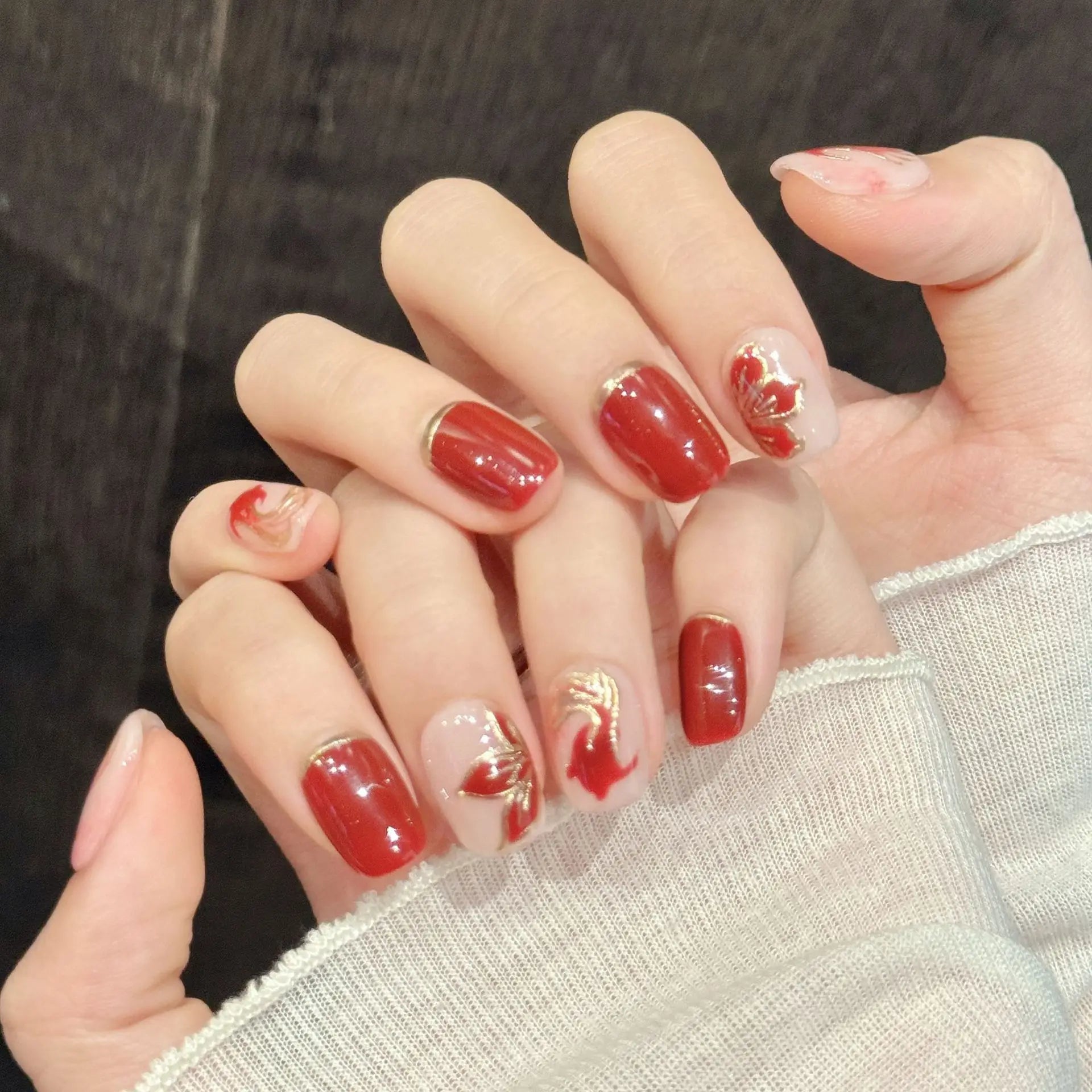 10pcs Handmade Fake Nails Short Square Round With Koi Gold Foil Gradient Design Red Gold Chinese Style Nail Art Press On Nails Peaceful Pleasures Health and Wellness