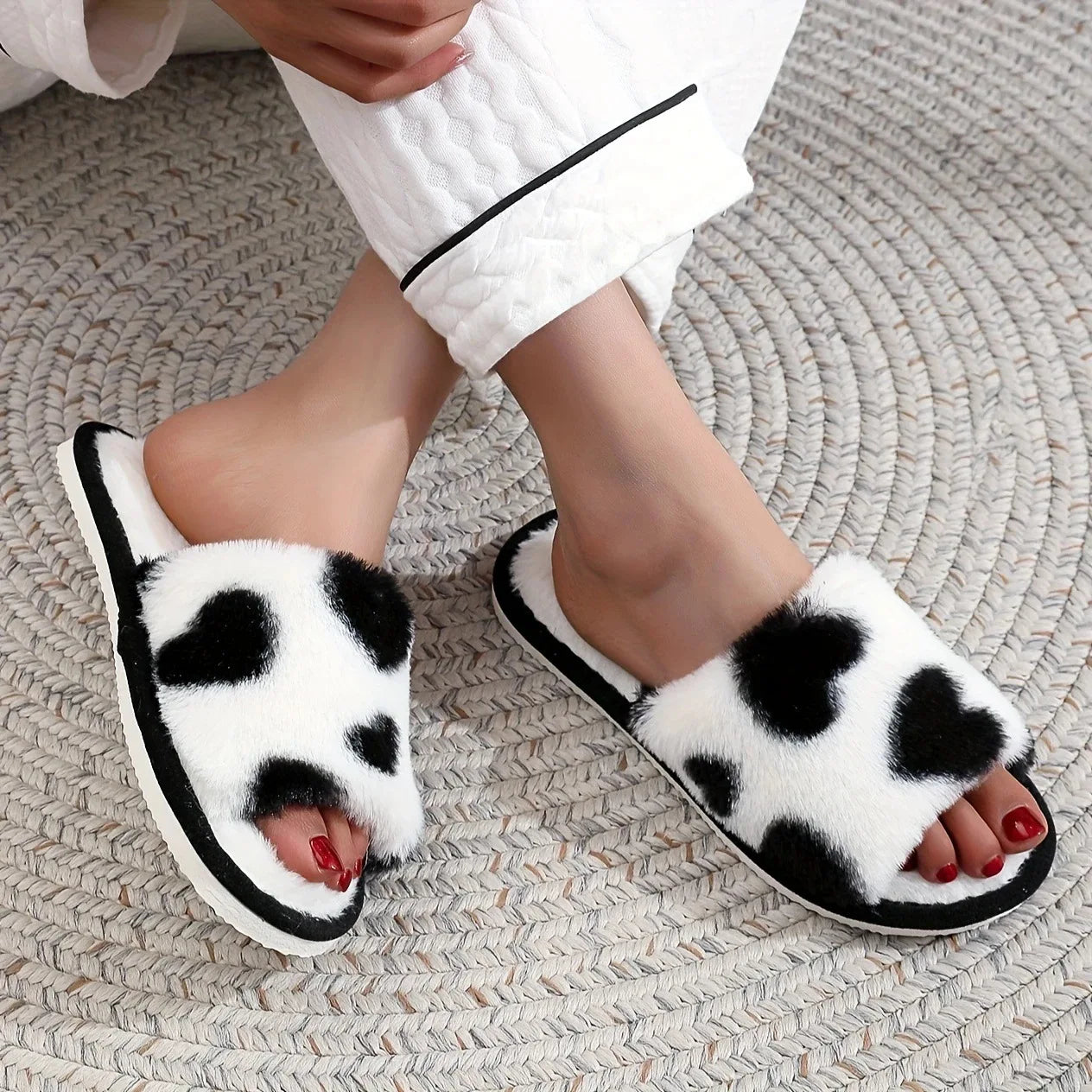 Women's Heart Plush Slippers – Cozy Indoor Slides
