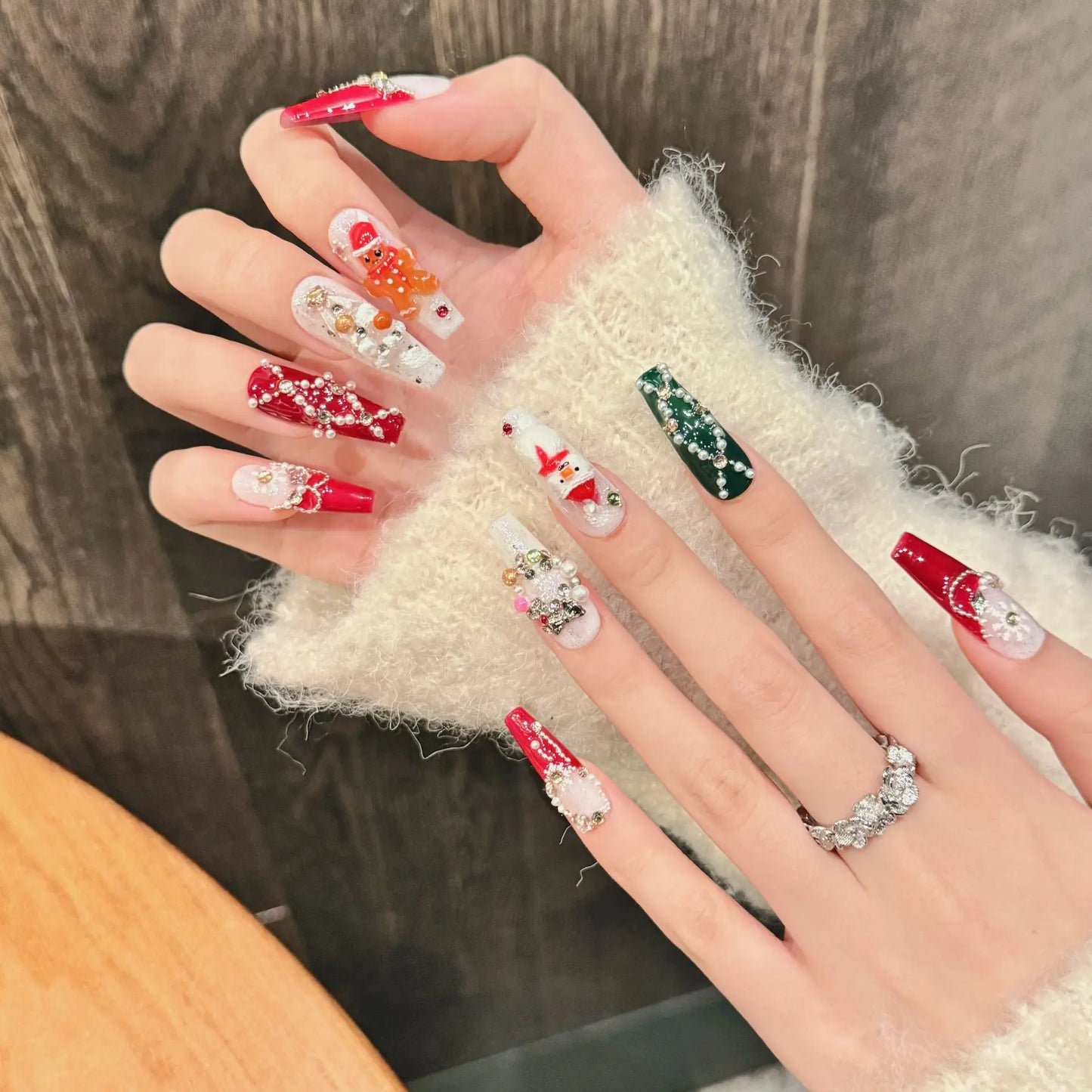 Christmas Press On Nails – Gingerbread & Snowflake 10pc Set