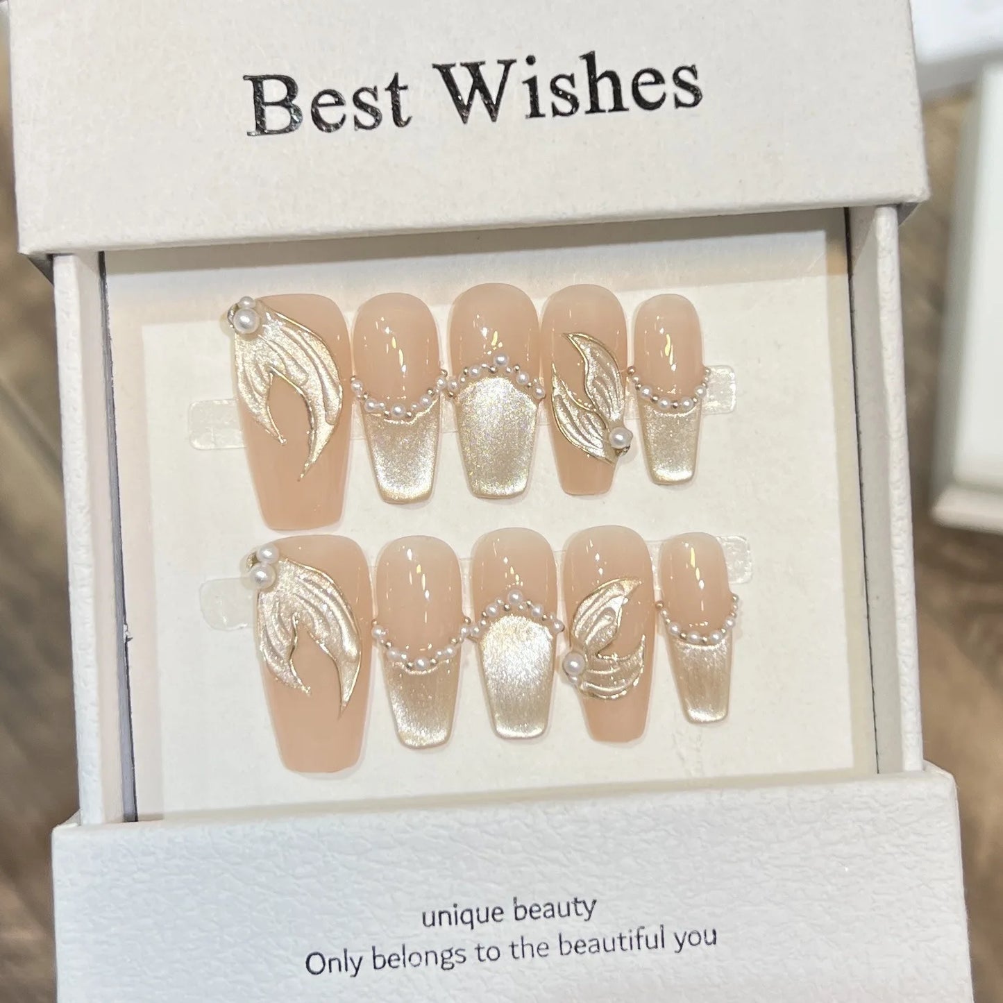 Short Cat Eye Press On Nails – Mermaid Pearl Pink Design