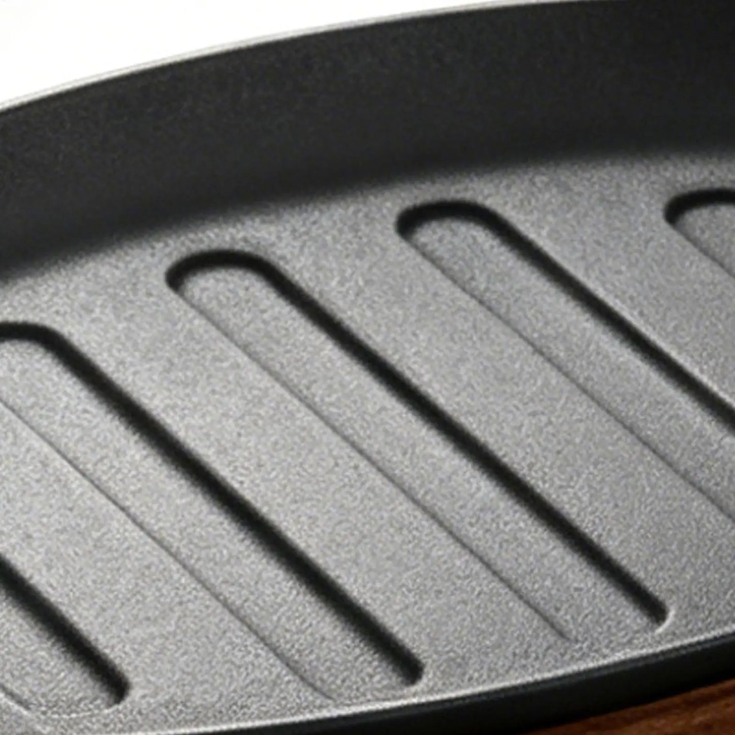 Cast Iron Oval Sizzle Plate with Wooden Base – 10" Steak Pan