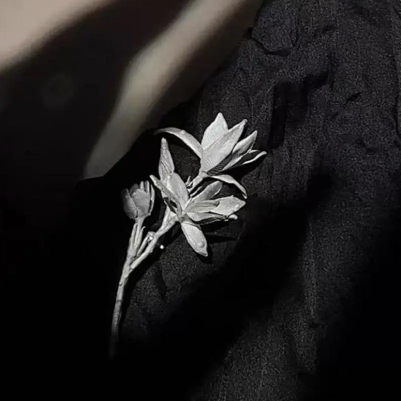 French Retro Gold Butterfly Jasmine Brooch – Unisex Elegant Pin