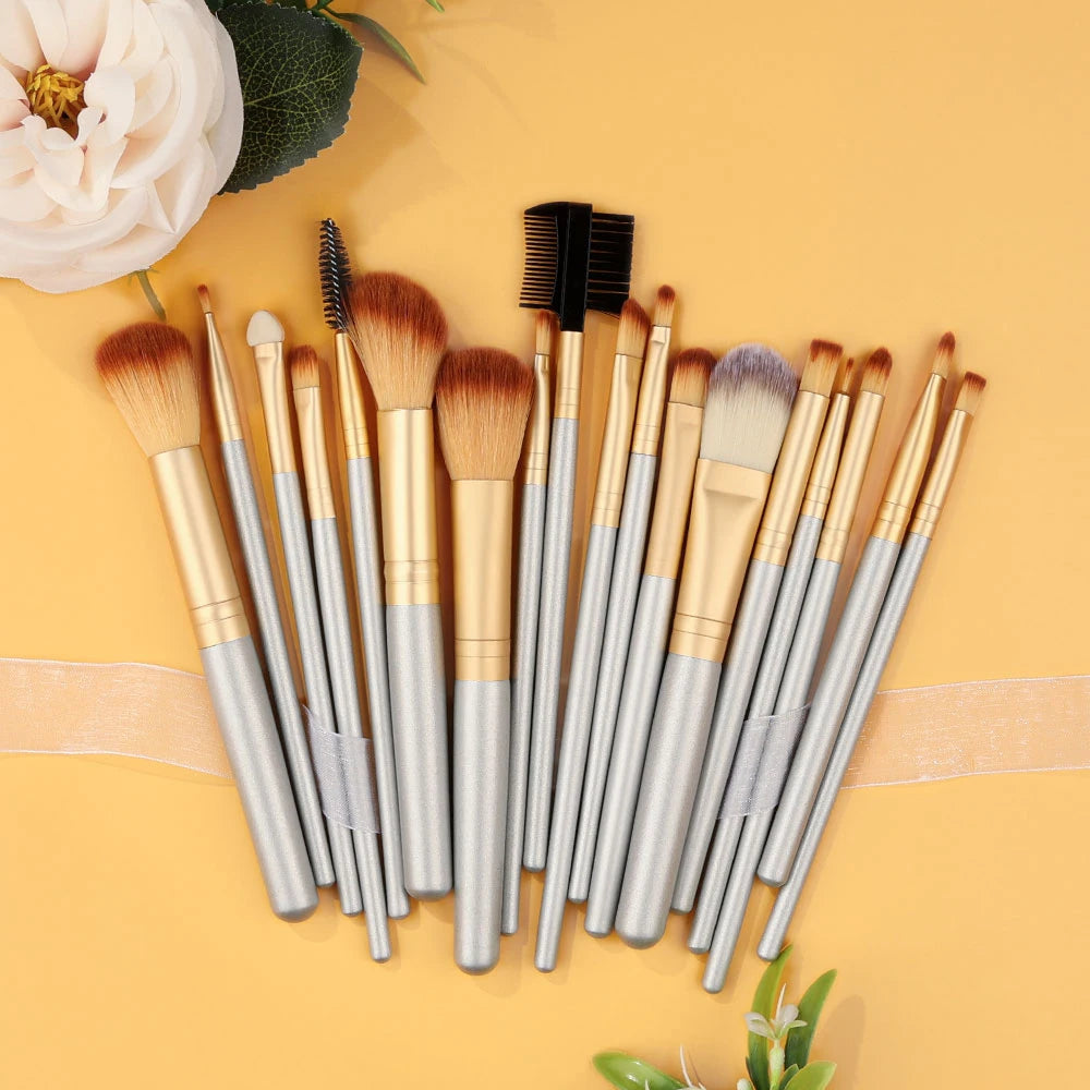 18-Piece Champagne Makeup Brush Set | Soft Fluffy Wood Handle