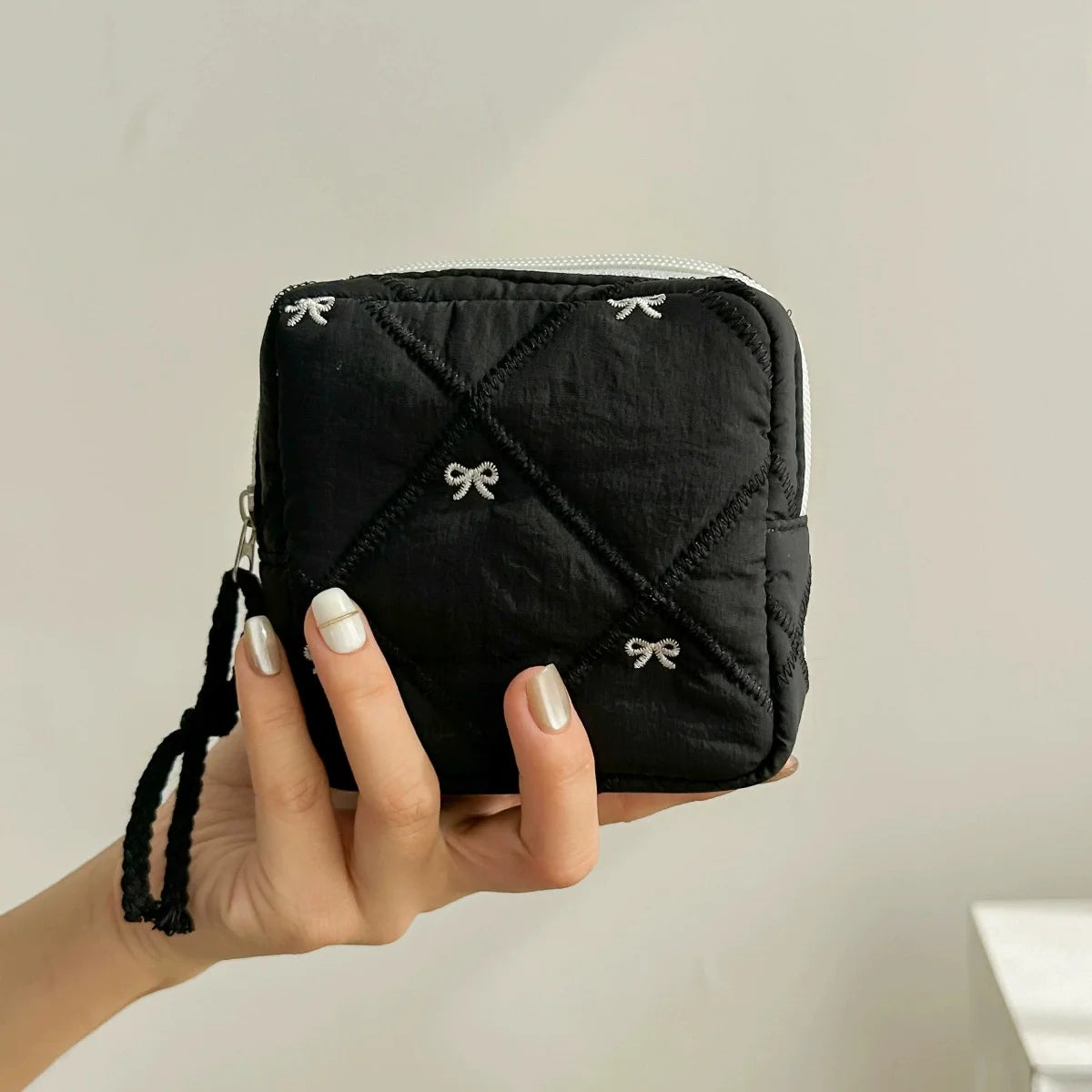 Quilted Bow Cosmetic Bag – Large Capacity Travel Toiletry Pouch