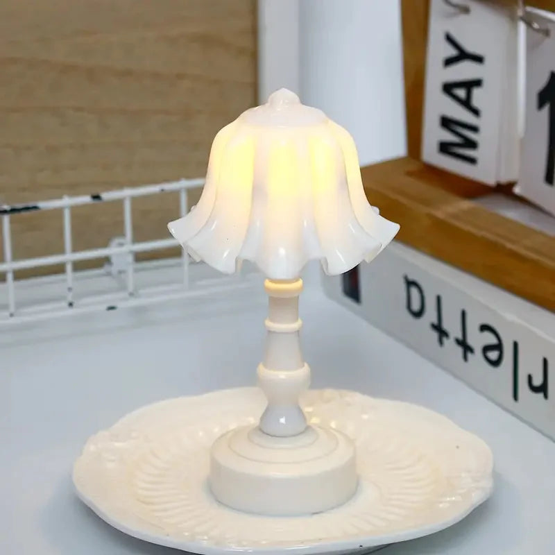 Mini Linglan Flower Night Light Atmosphere Decorative Light Small Desk Lamp Creative Bedhead Ornament Cute Small Desk Lamp New Peaceful Pleasures Health and Wellness White Shellflower