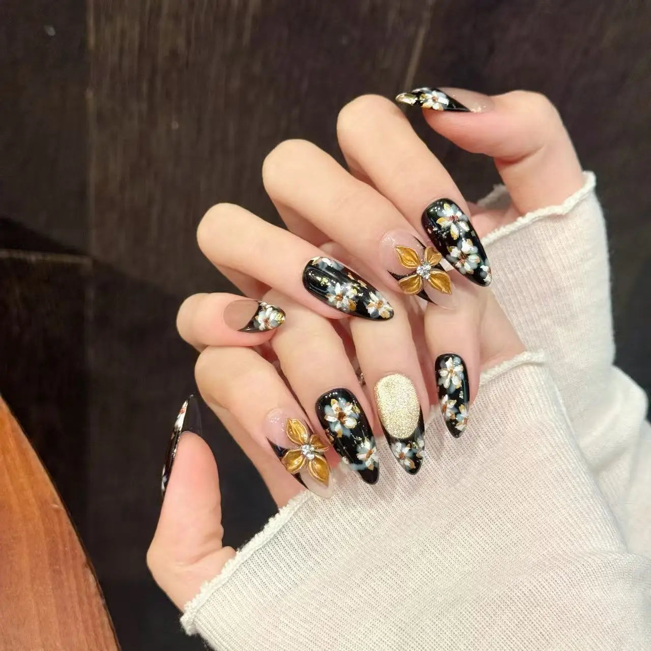 Autumn Press On Nails – Retro Golden Flower Cat's Eye Almond