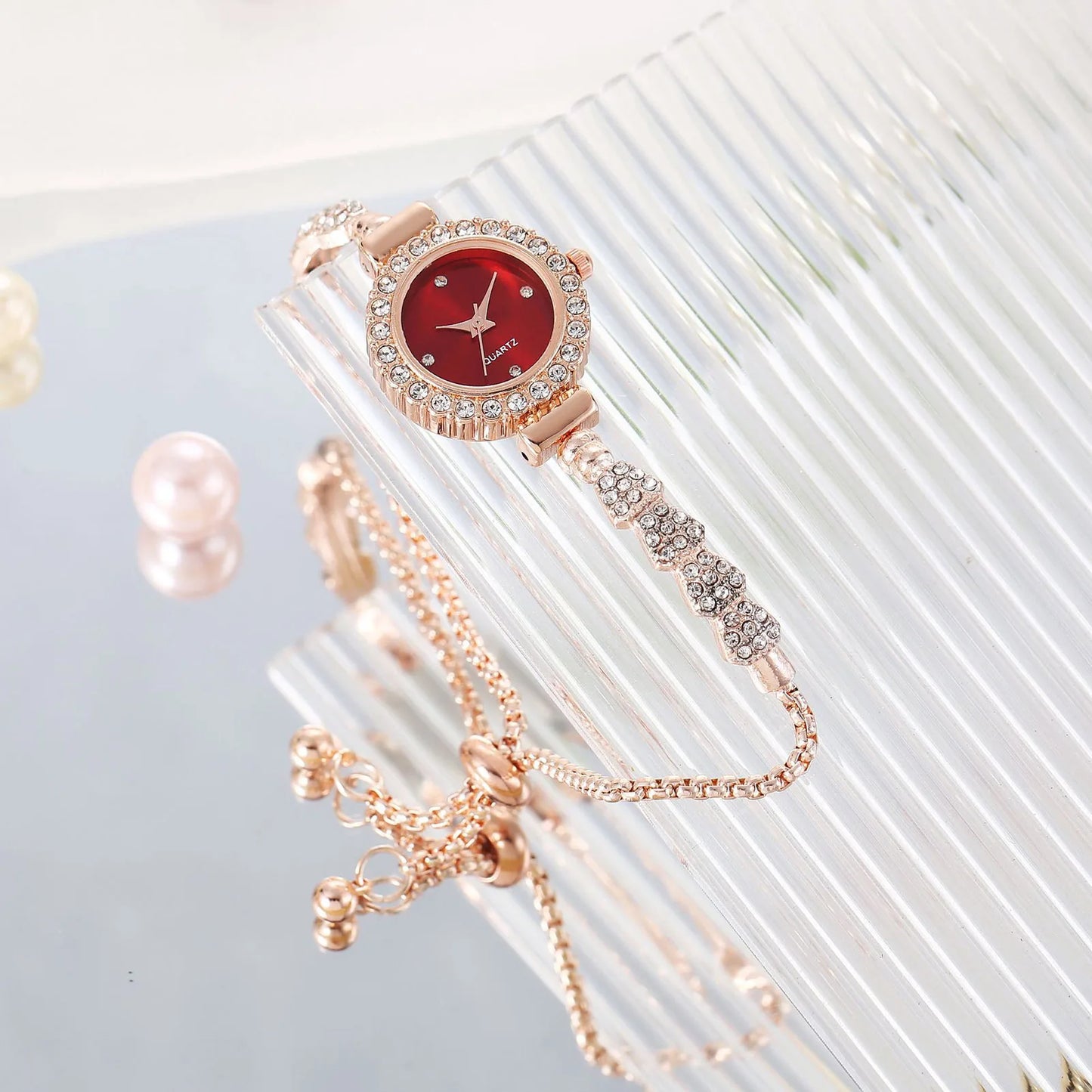 Women's Diamond Watches Bracelet Round Dial Chain Link Bracelet Analog Bangle Wrist Watch eting and Dating Office Peaceful Pleasures Health and Wellness