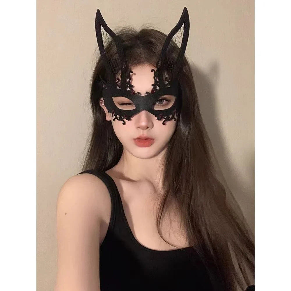 Retro Lace Half Face Mask – Gothic Masquerade Costume Prop
