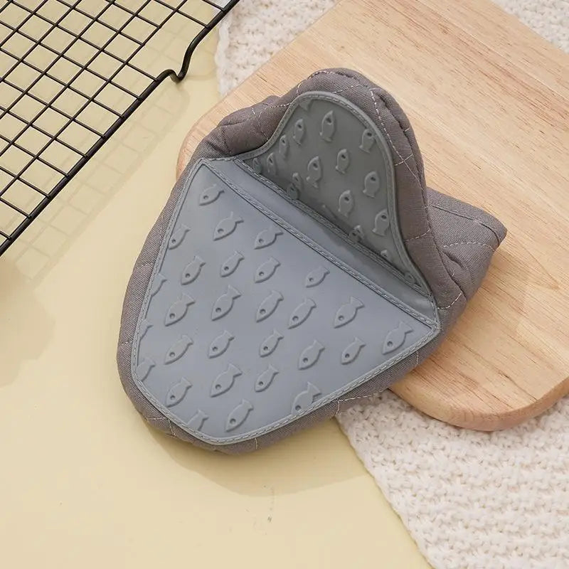 Fish Shaped Silicone Oven Glove – Heat Resistant Kitchen Mitt Silicone Oven Mitt Peaceful Pleasures Health and Wellness A1