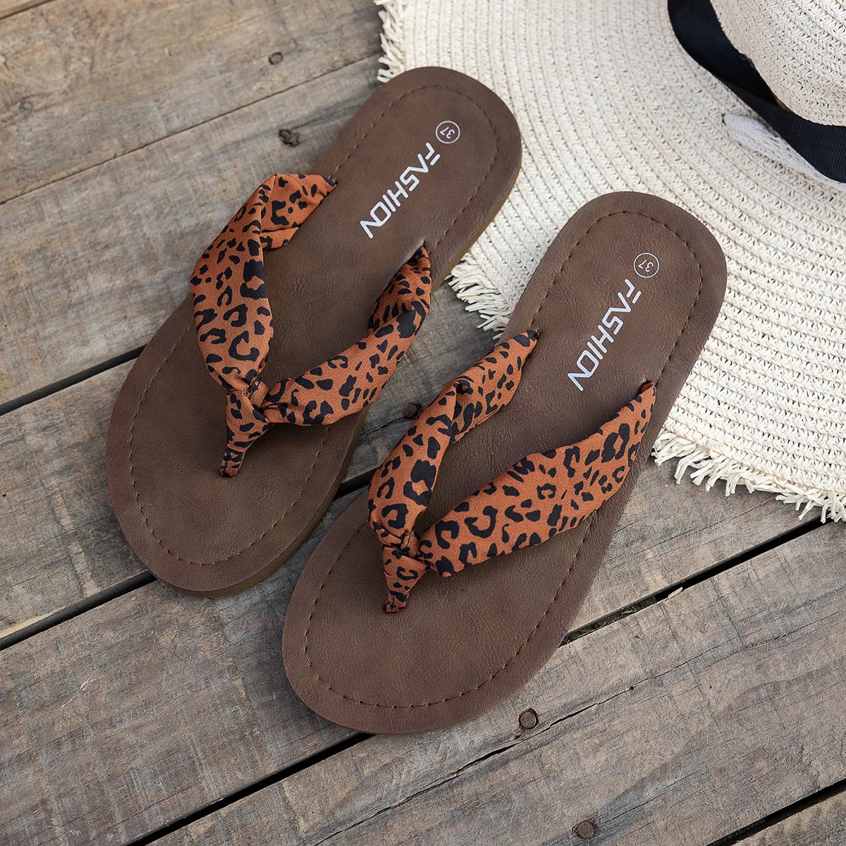 Women's Leopard Flip Flops – Lightweight Non-Slip Beach Slides