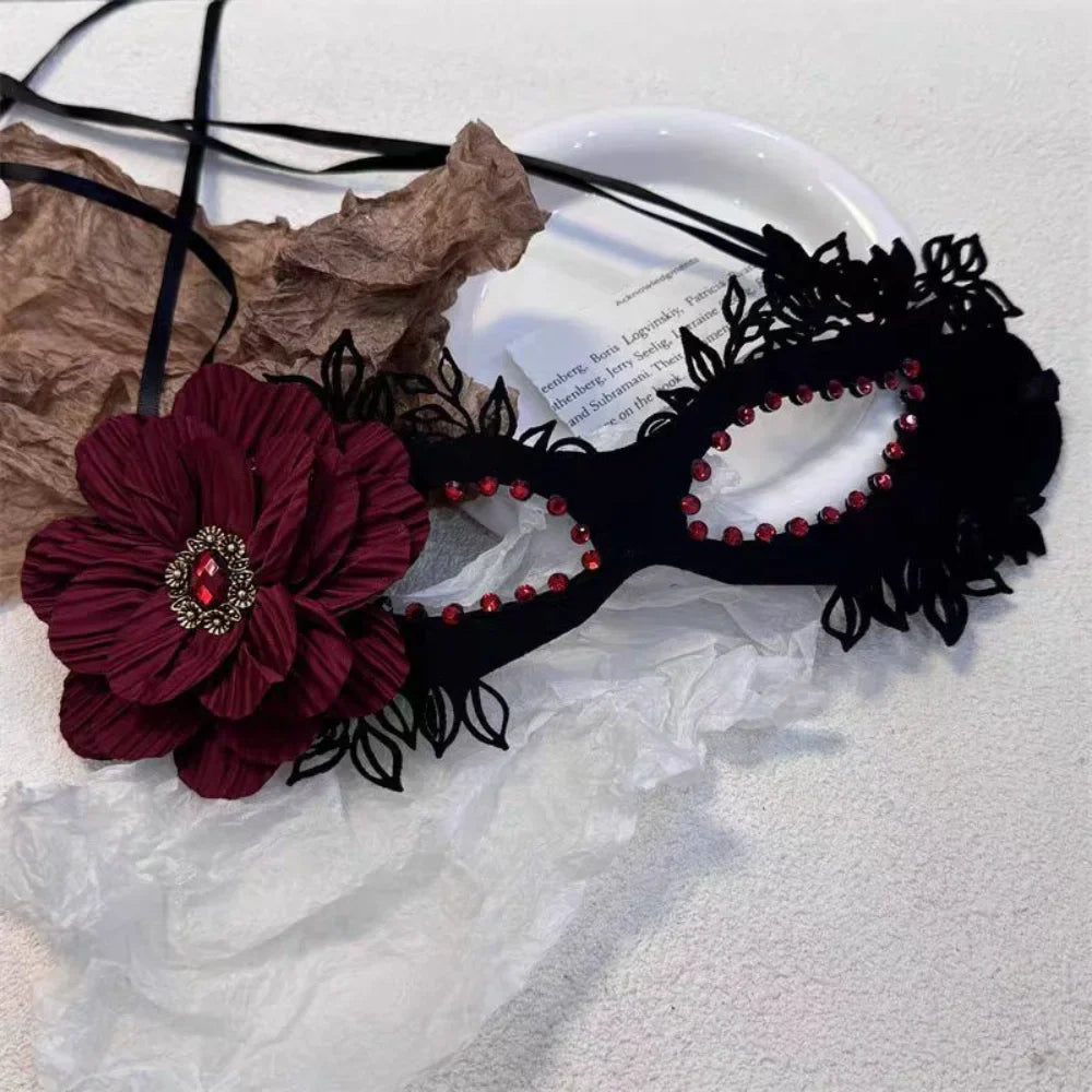 Retro Lace Half Face Mask – Gothic Masquerade Costume Prop