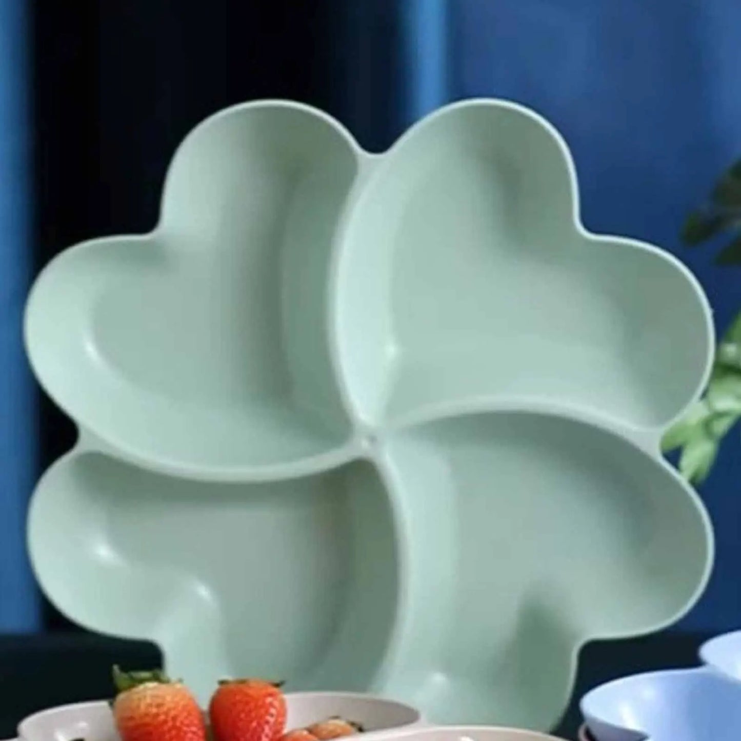 Four-Leaf Clover Snack Plate – Heart Compartment Fruit Tray