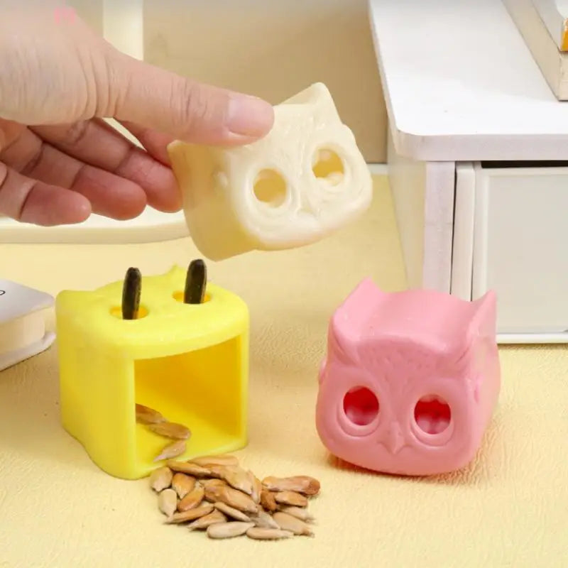 Manual Sunflower Seed Sheller – Clean, Easy & Portable