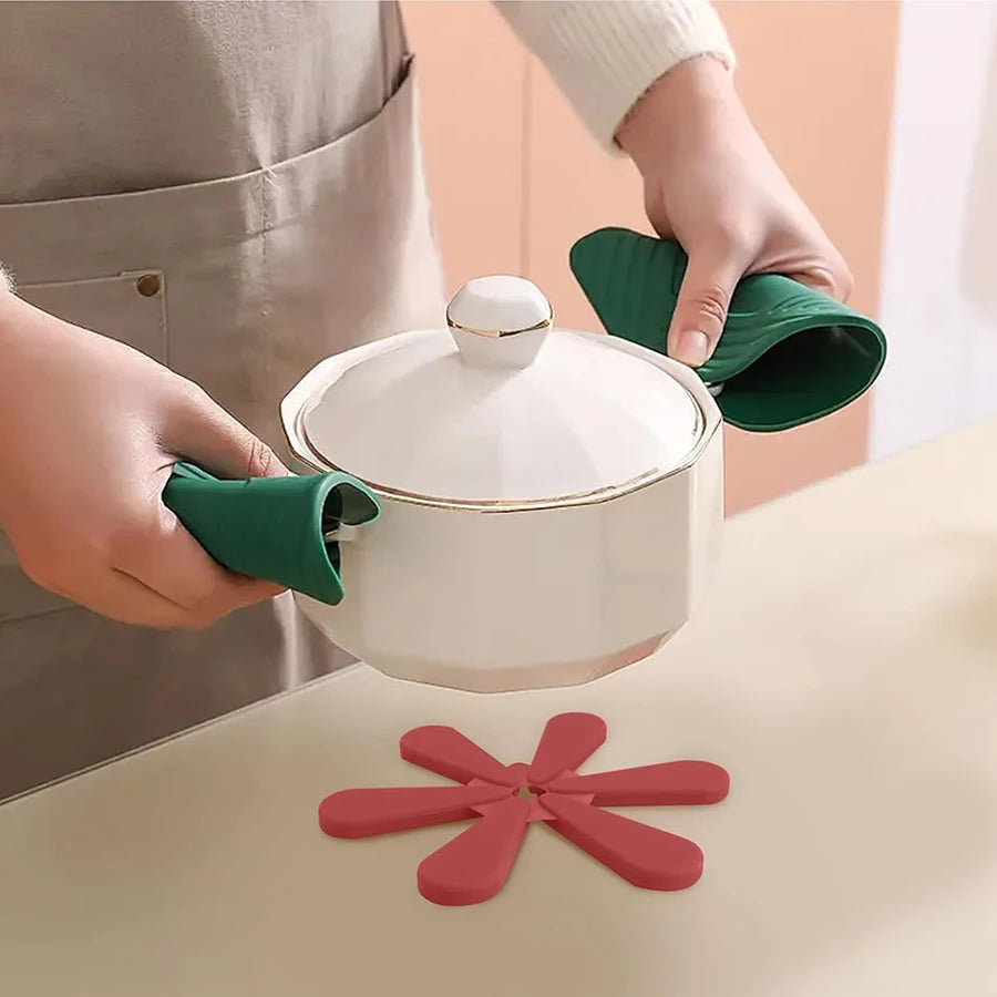 Silicone Trivets for Hot Dishes Office Desk Restaurant Cafe Coaster Decoration Foldable Christmas Tree Shape Table Mat Set of 3
