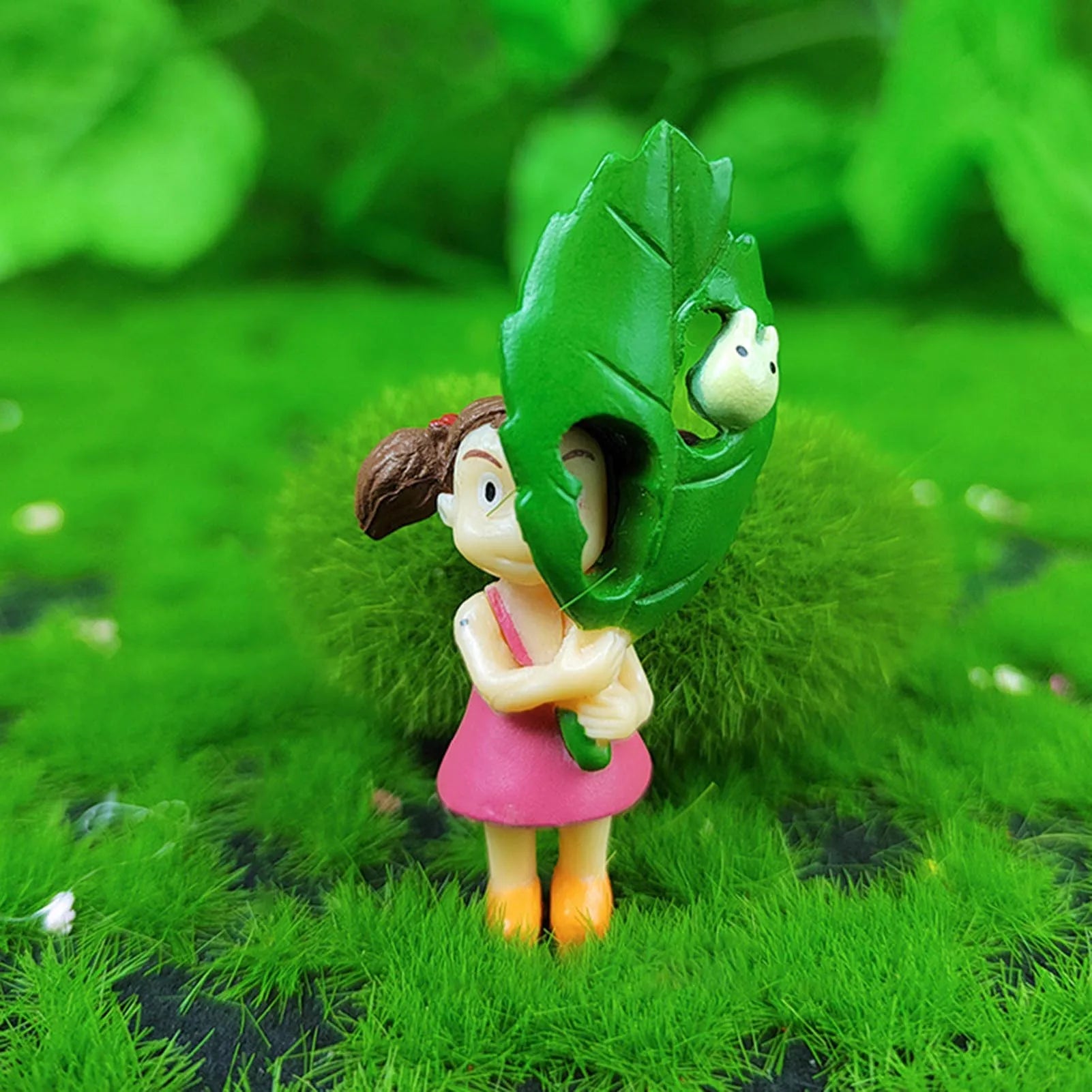 1Pcs Cute Desktop Decoration Totoro Figurine Holding Leaf Totoro Ornament for Living Room Home Decor Items Wall Birthday Gift Peaceful Pleasures Health and Wellness