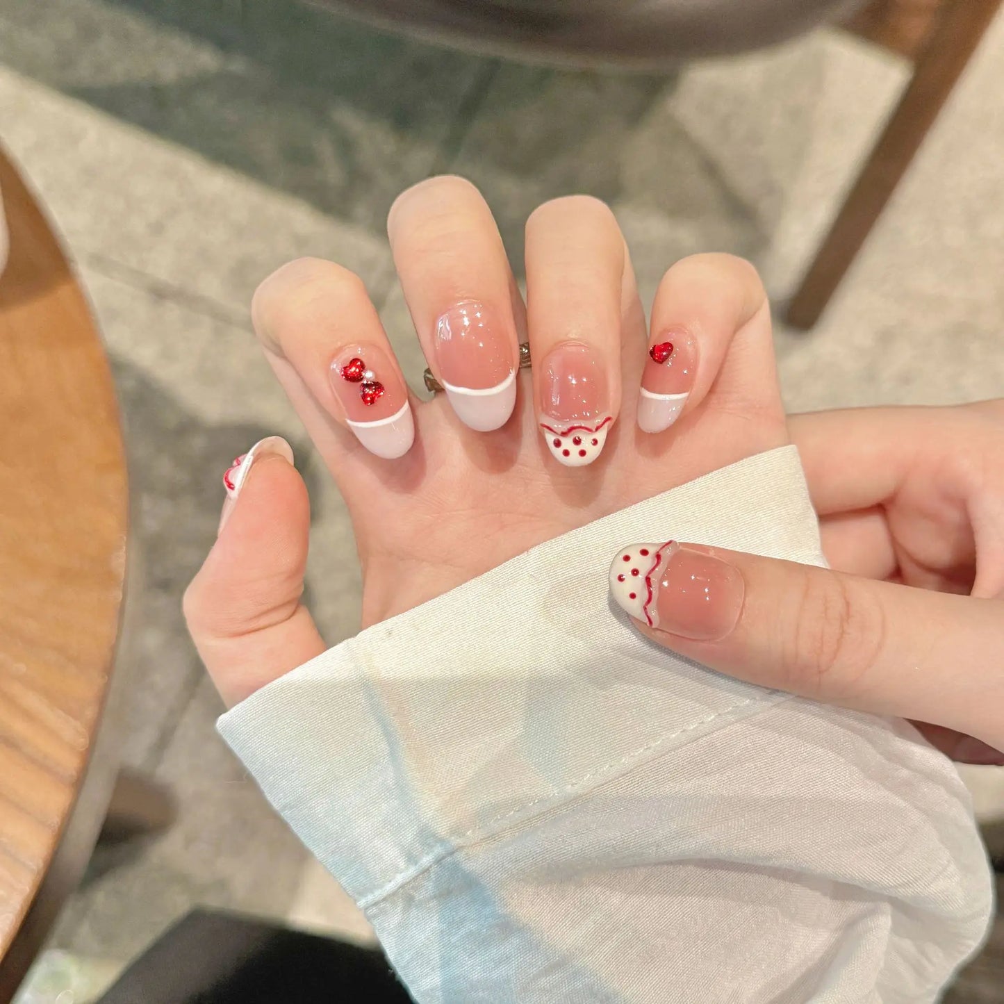 Press-On Nails Sweet Pink Red Dot Short Round False Nails Set