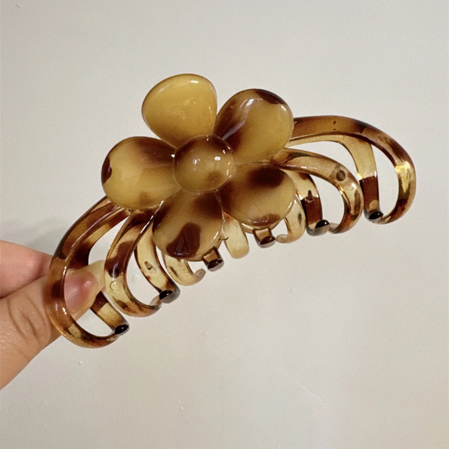 French Style Back Head Maillard Leopard Print Large Claw Clips for Thick Hair Flower Love Heart Shark Clips High Class Accessory Peaceful Pleasures Health and Wellness