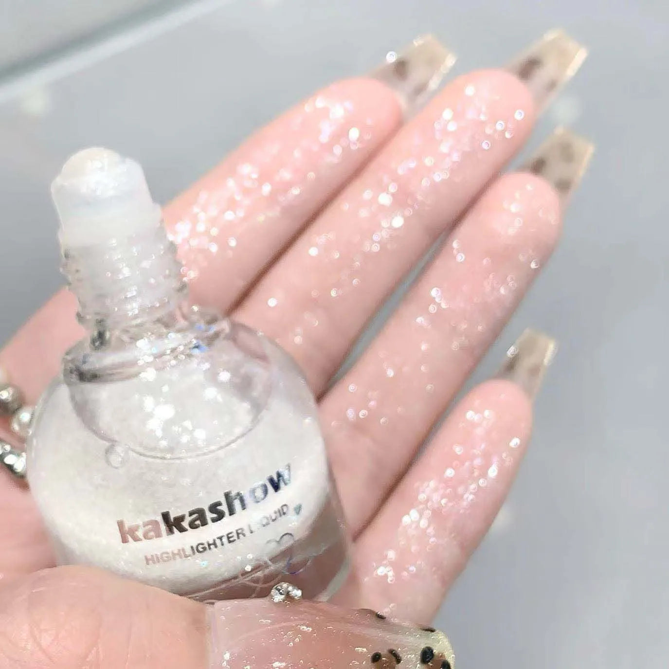 Kakashow Liquid Highlighter – Glitter Glow for Face & Body