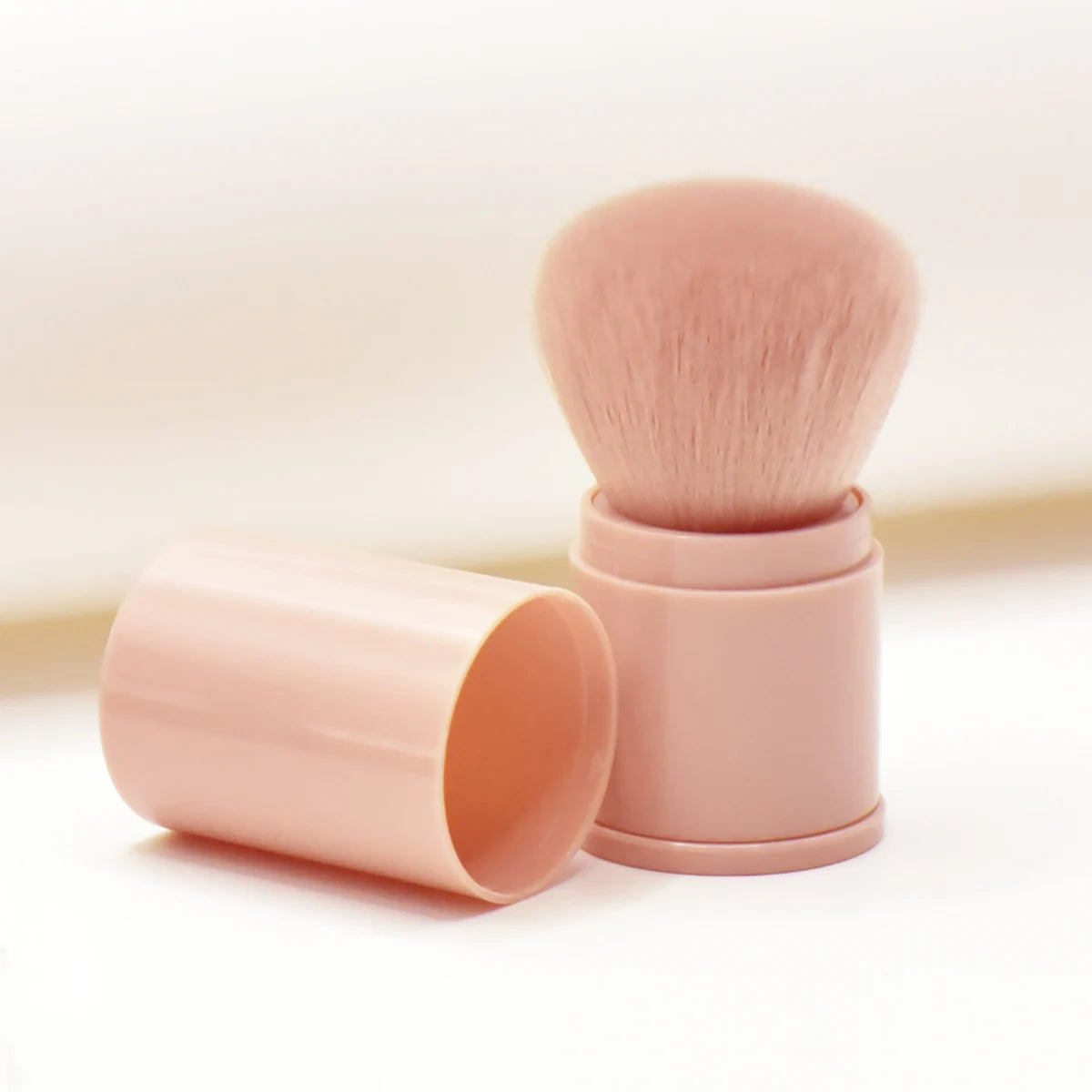 Extendable Travel Makeup Brush – Powder & Blush On-the-Go