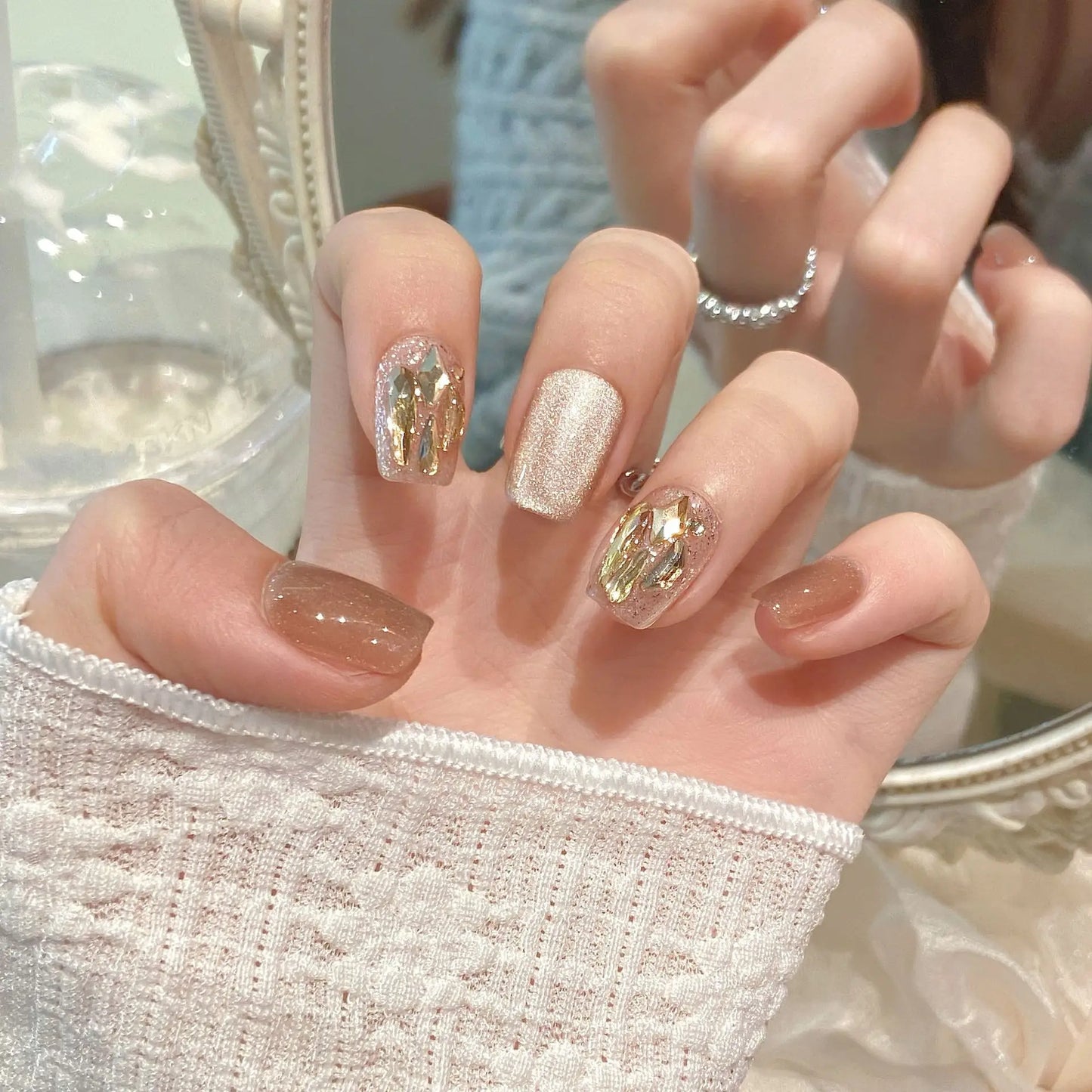 Handmade Short Press on Nails Sparkling Champagne Cat's Eye Fake Nail Tips Wearable Full Cover Fashion Crystal False Nails Peaceful Pleasures Health and Wellness