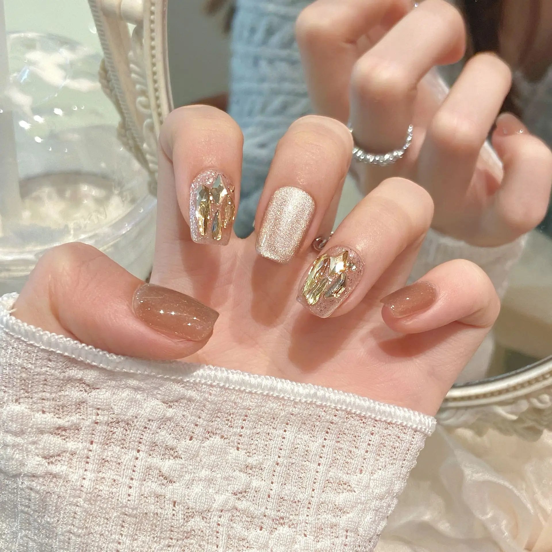 Handmade Short Press on Nails Sparkling Champagne Cat's Eye Fake Nail Tips Wearable Full Cover Fashion Crystal False Nails Peaceful Pleasures Health and Wellness
