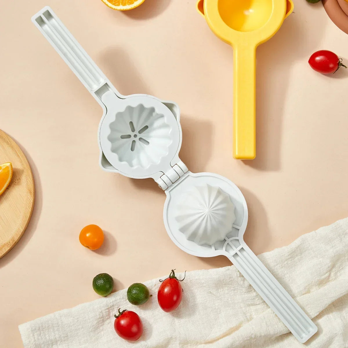 WORTHBUY Lemon Squeezer Plastic Citrus Press Kitchen Fruit Tools Manual Fruit Juicer Orange Fruit Extractor Hand Lemon Press Peaceful Pleasures Health and Wellness