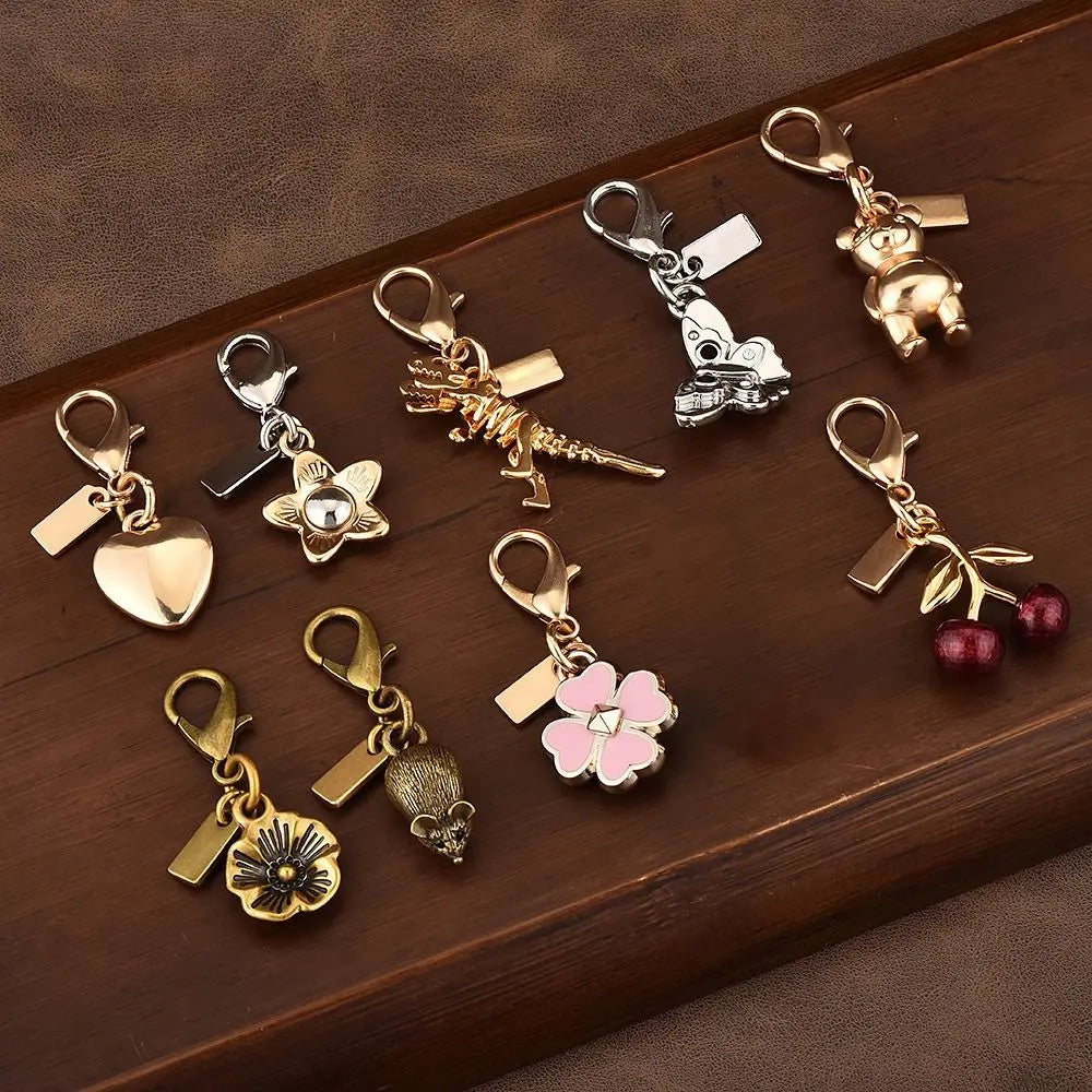 Heart-Shaped Keychain Bag Charm – Gold-Tone Pendant Accessory